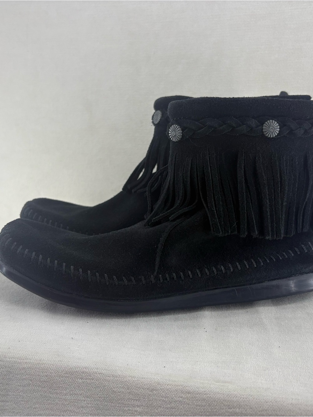 Minnetonka Black Suede Fringe Moccasin ankle Booties women’s 9 NEW - Picture 1 of 9